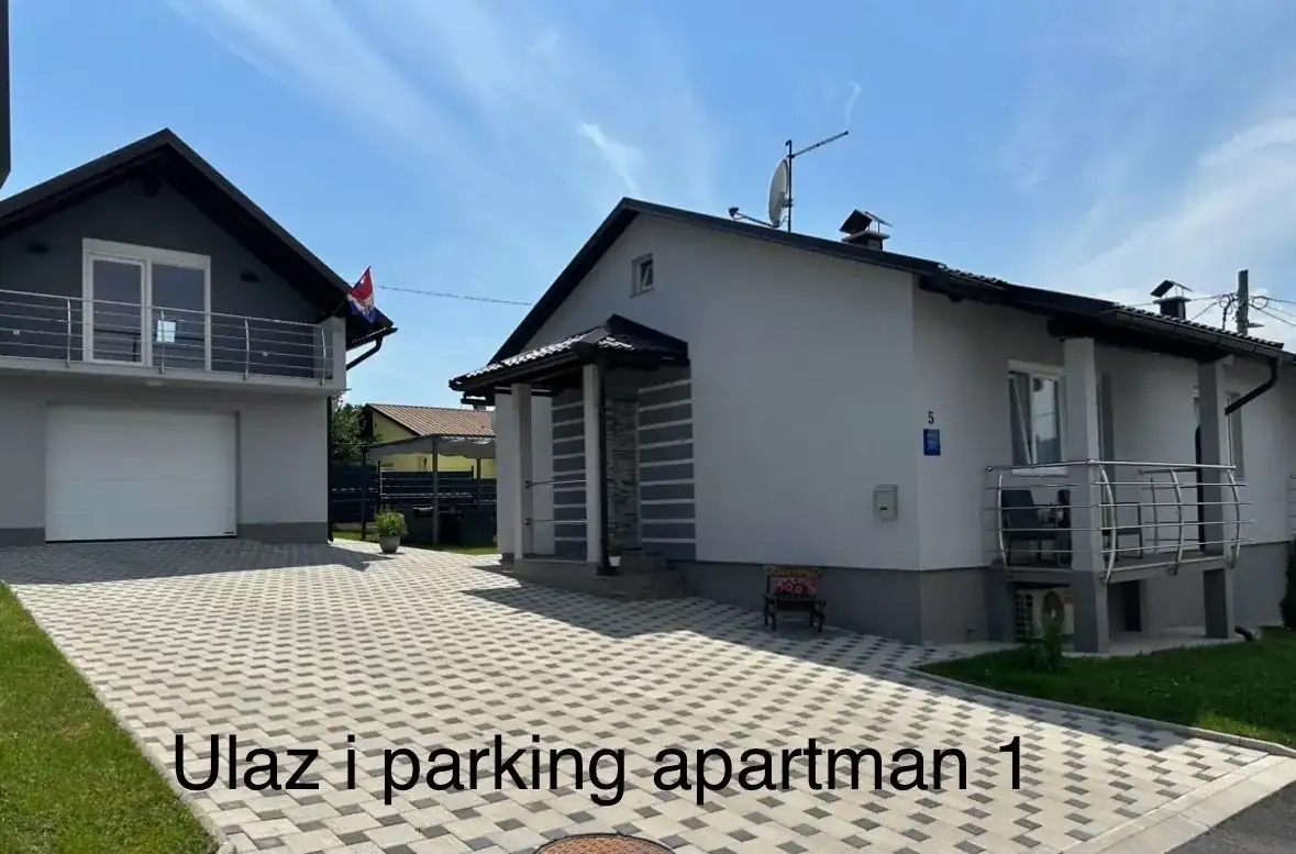 Apartman 1 · ulaz i parking