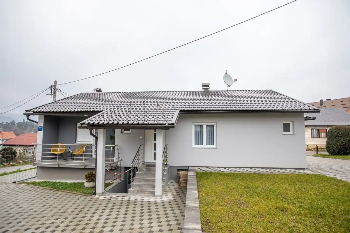 Apartman 2 · ulaz i terasa